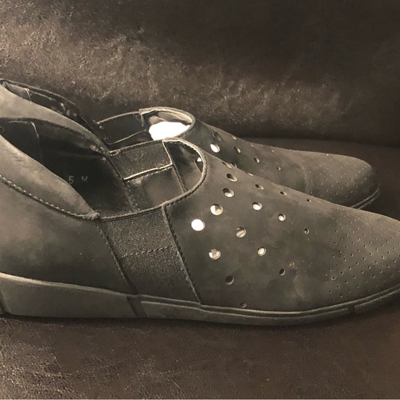 Sesto Meucci Womens Black Bain Perforated Flats Taupe Suede Slip On Shoee Sz 5 - Picture 2 of 13